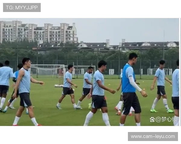 津门虎门将闫炳良开门球失误，特谢拉中线吊射惊出冷汗